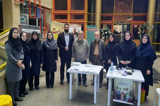 برپایی میز خدمت مرکز بهداشت رشت به مناسبت هفته ملی سالمند 